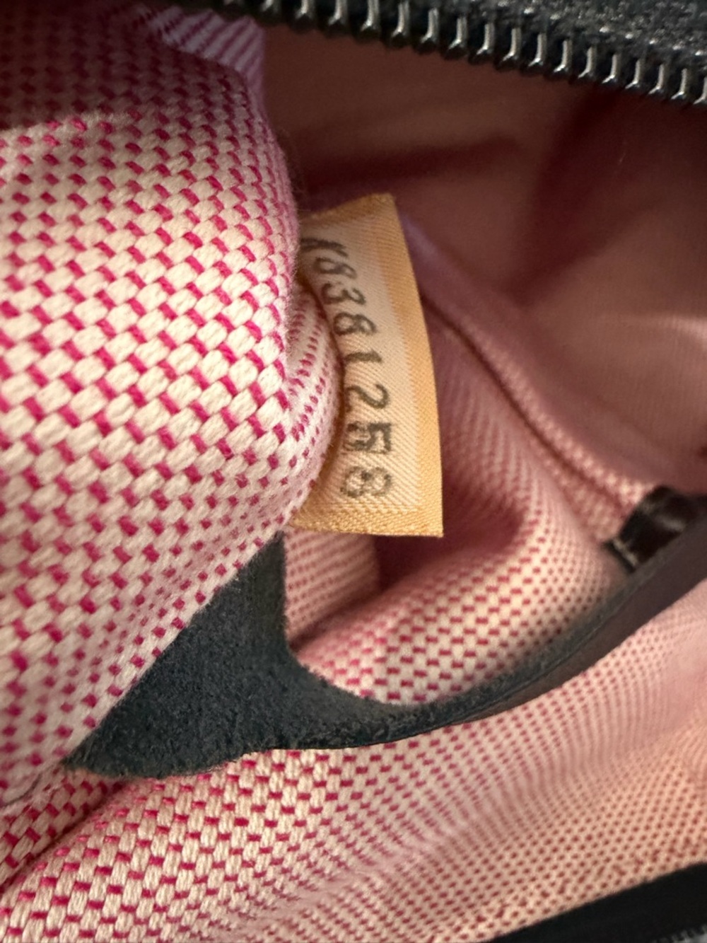 Dooney & Bourke - Picture 5 of 6